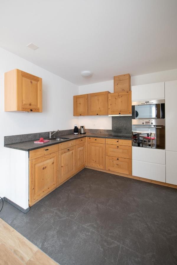 Agrimonia - 5,5-Zi Duplex Wohnung Bis 9 Personen Mit Eigenem Garten Davos Eksteriør billede