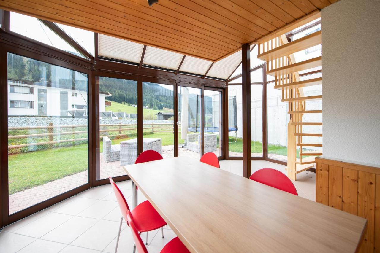Agrimonia - 5,5-Zi Duplex Wohnung Bis 9 Personen Mit Eigenem Garten Davos Eksteriør billede