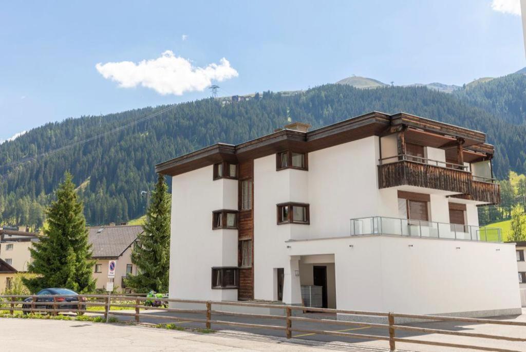 Agrimonia - 5,5-Zi Duplex Wohnung Bis 9 Personen Mit Eigenem Garten Davos Eksteriør billede